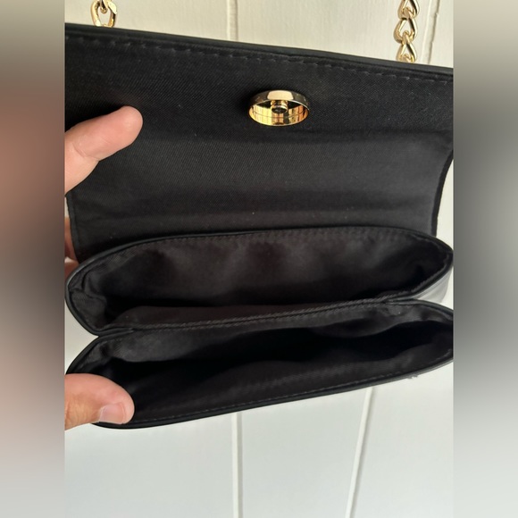 Mini Guess purse - Picture 3 of 7